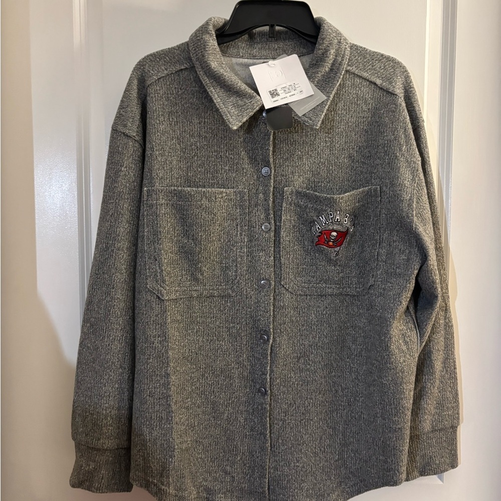 Tampa Bay Buccaneers Button-Up Shacket with Embroidered Logo Sz Med - Picture 2 of 7
